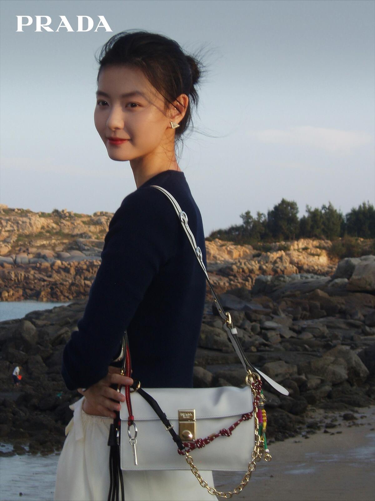 프라다 뉴  Soft Sound 핸드백 (해외 배송)